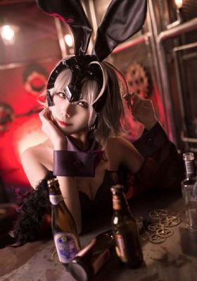 锐雯兔女郎的酒吧日记